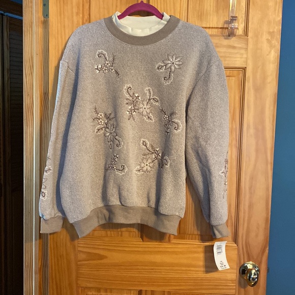 Bon Worth Crewneck Top - Picture 5 of 8